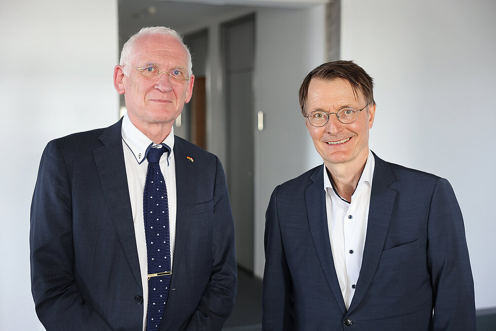 Dr. Klaus Heckemann und Bundesgesundheitsminister Karl Lauterbach